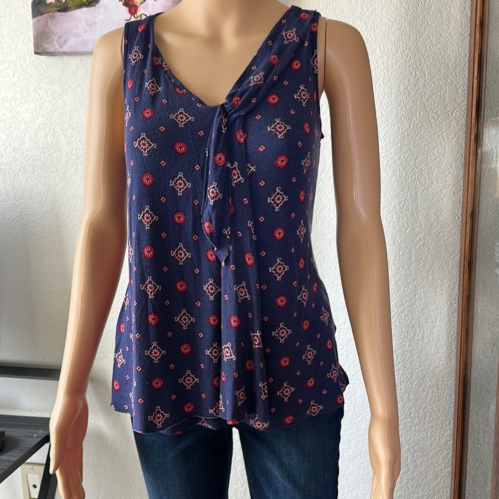 Daisy Fuentes Blue Geometric Top